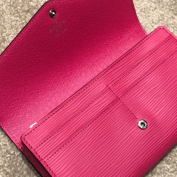 LOUIS VUITTON Wallet - Picture 13 of 13